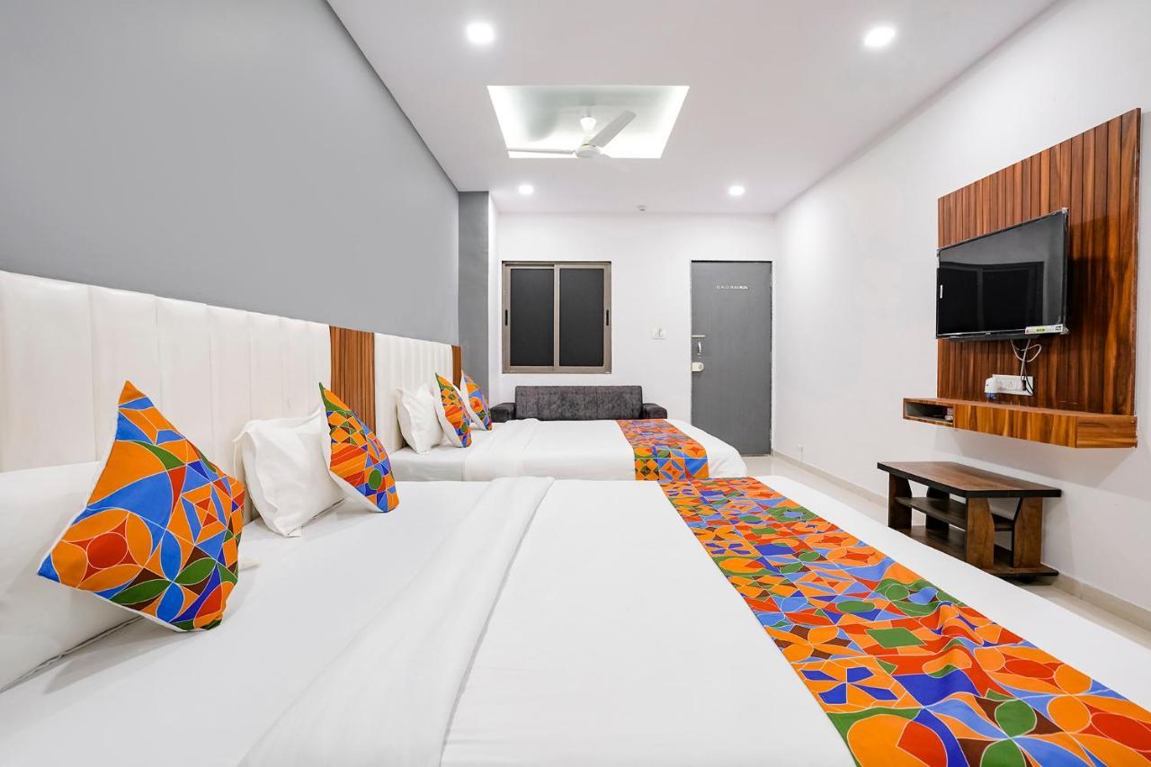 Fabhotel Magnus Surat Zewnętrze zdjęcie